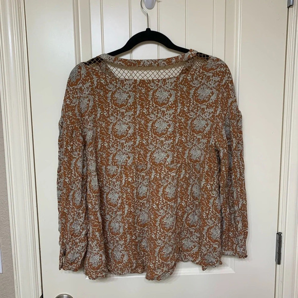 Gilded Intent Floral Blouse - Picture 6 of 6